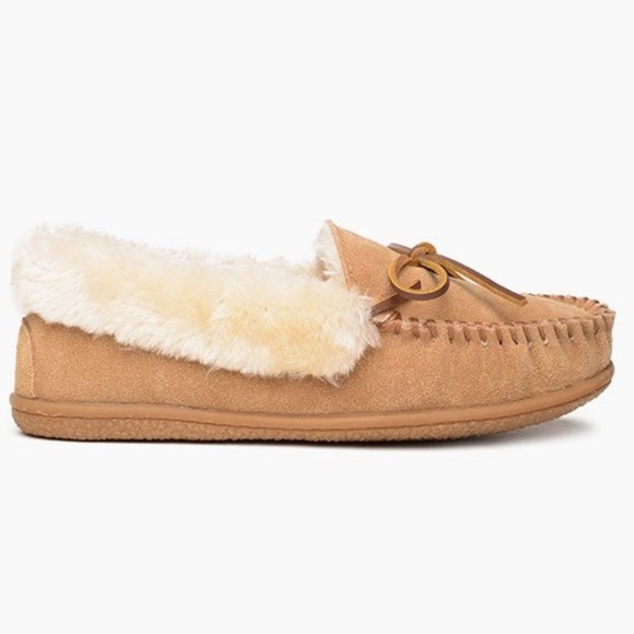 Minnetonka Moccasin slippers - Picture 2 of 12